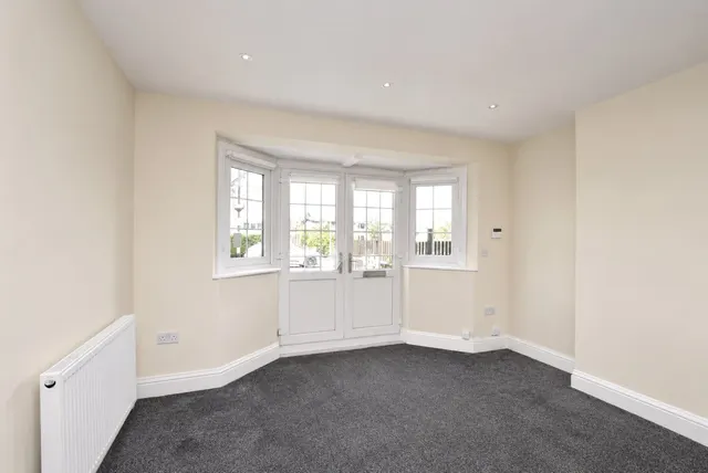 Photo 3 — Squirrels Heath Road, Romford, RM3 0LU