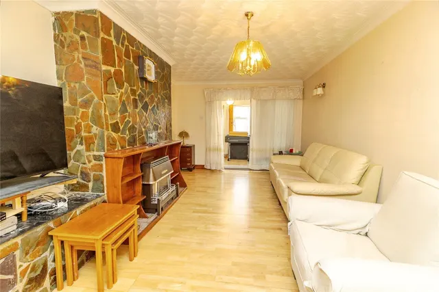 Photo 3 — Capshill Avenue, Leighton Buzzard, Bedfordshire, LU7