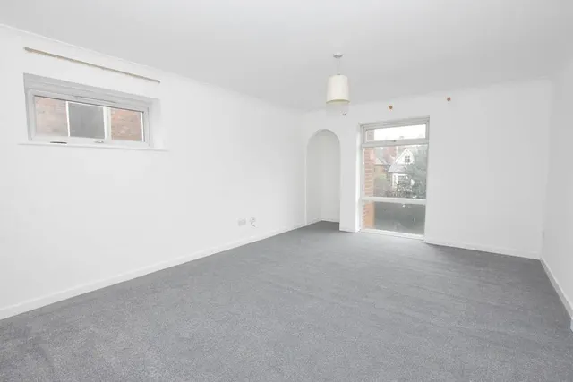 Photo 2 — Clarendon Court, Clifton Road, Rugby, Warwickshire, CV21 3QF