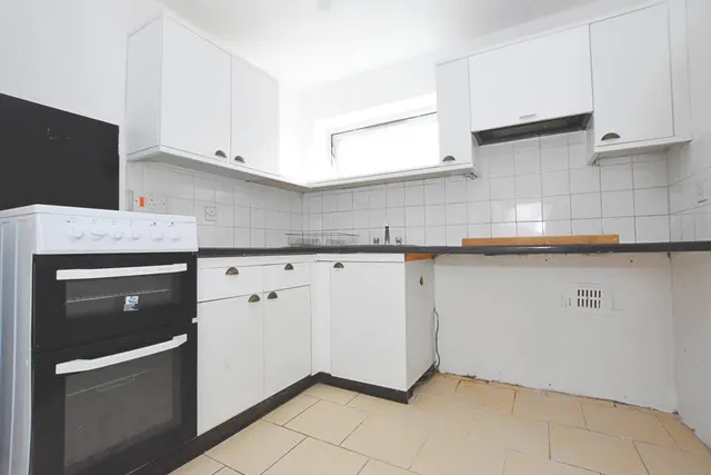 Photo 3 — Clarendon Court, Clifton Road, Rugby, Warwickshire, CV21 3QF