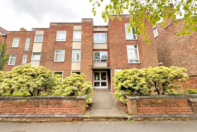 Clarendon Court, Clifton Road, Rugby, Warwickshire, CV21 3QF, photo 1