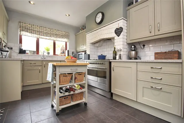 Kingsway, Woking, GU21, photo 2