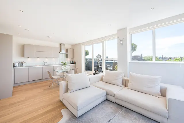 Photo 2 — 53 Oldridge Road, London, Greater London, SW12 8PP
