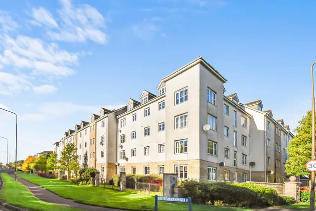 Queens Crescent, Livingston, photo 1