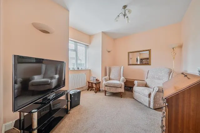 Valiant Court, Carterton, OX18, photo 3
