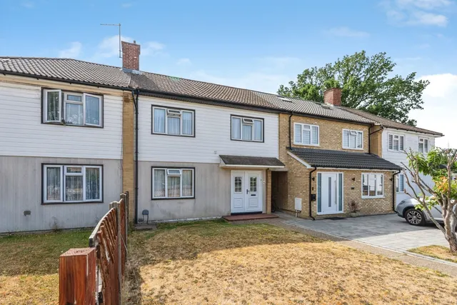 Lockwood Path, Woking, GU21, photo 1