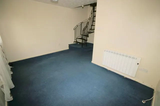 Photo 2 — Dexter Close, Barton Hills, Luton, Bedfordshire LU3 4DY