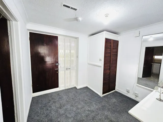 Coniston Court, Stonegrove, HA8, photo 2