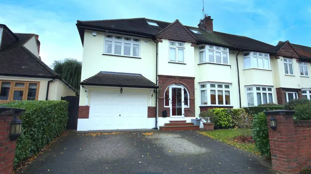 Amberley Road, Buckhurst Hill, photo 1