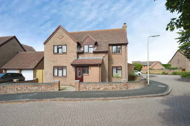 Southleigh Grove, Hayling Island, PO11, photo 1