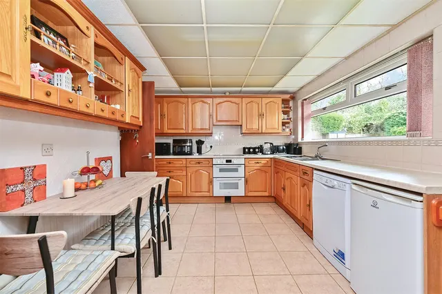 Photo 3 — Crescent Lane, Ash Vale, Guildford, Surrey, GU12 5EE