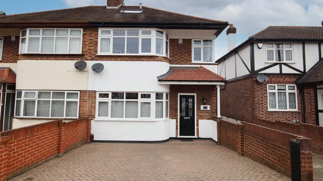 Valley Hill, Loughton, photo 1