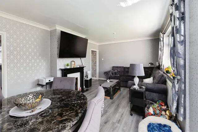 Photo 3 — Lingdale Close, Stockton-On-Tees