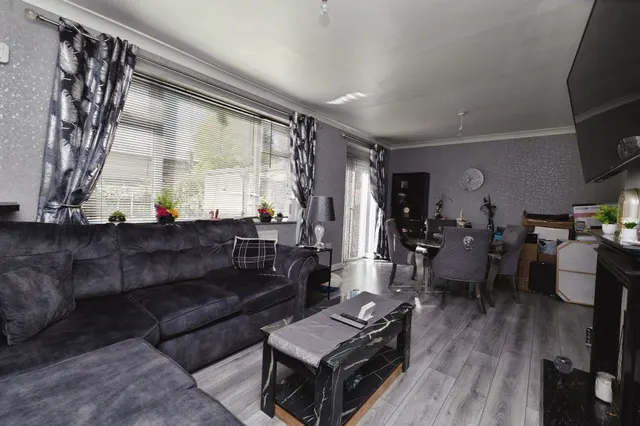 Photo 2 — Lingdale Close, Stockton-On-Tees