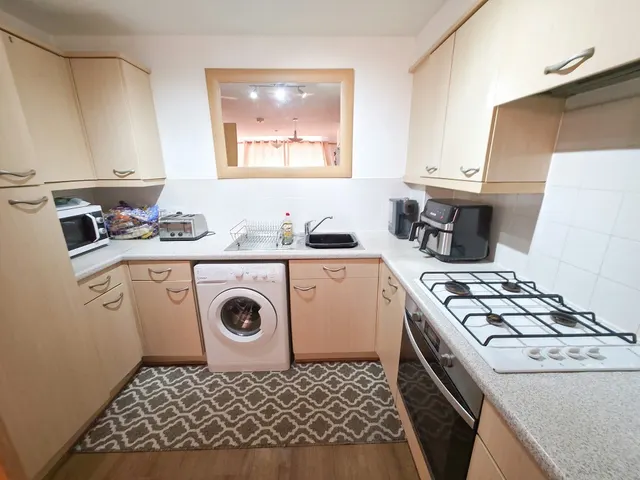 Chertsey Road, Lower F, photo 2
