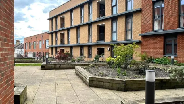 2 bedroom flat, High Street, Sutton, SM1