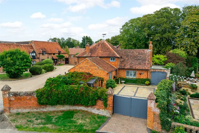 Mill Lane, Wingrave, HP22, photo 1