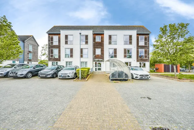 Dulcie Close, Greenhithe, photo 1