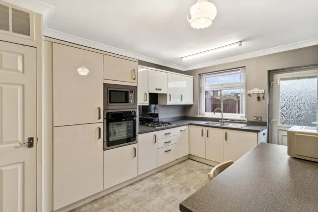 Photo 2 — Gainsborough Road, Warrington, Warrington, WA4 6BP