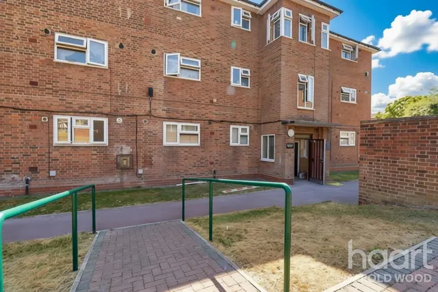 Petersfield Avenue, Harold Hill, RM3, photo 1