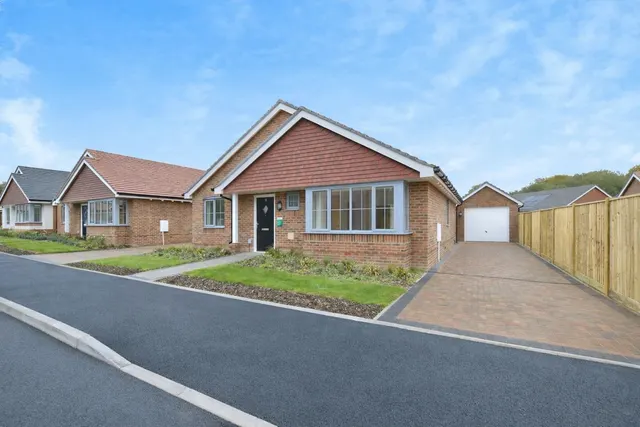 Ringwood Road, Alderholt, Fordingbridge, photo 1