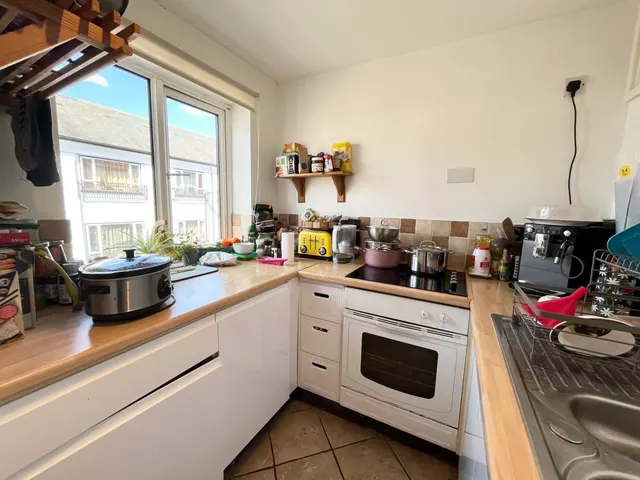 Victoria Road, Aldershot, GU11, photo 3