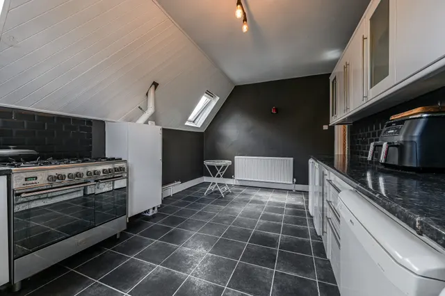 Photo 3 — Flat 3, 111 Burnt Ash Hill, London