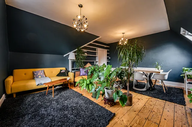 Photo 2 — Flat 3, 111 Burnt Ash Hill, London