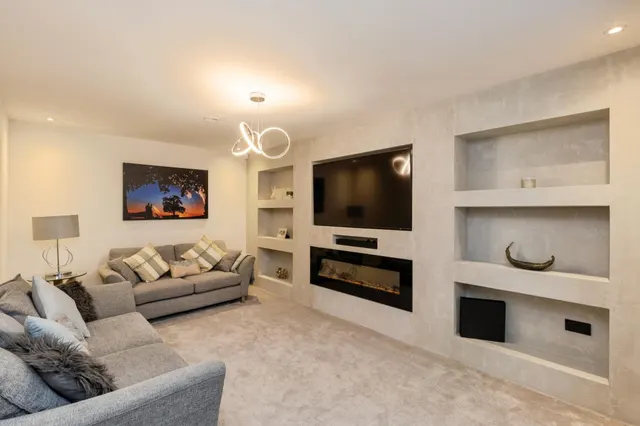Lillie Bank Close, Bolton, BL5, photo 3