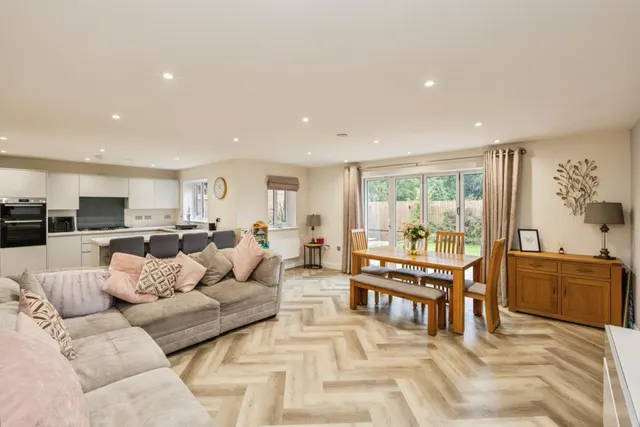 Lillie Bank Close, Bolton, BL5, photo 1