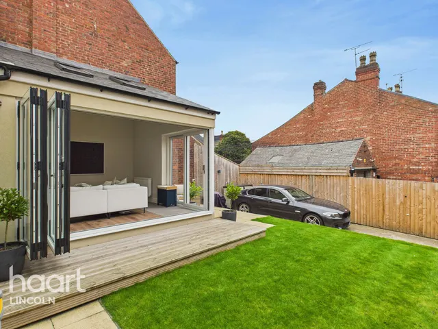 West Parade, Lincoln, LN1, photo 2