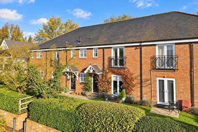 Minister Court, Frogmore, AL2, photo 1