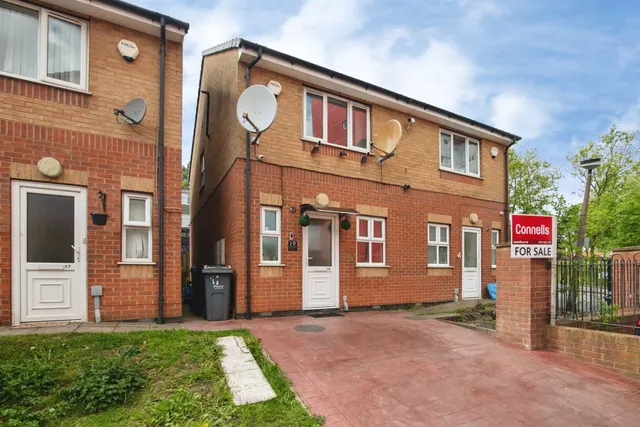 Farm End Close, West Bromwich, B71, photo 1