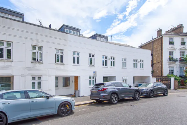 Photo 2 — 77e Belsize Lane, London