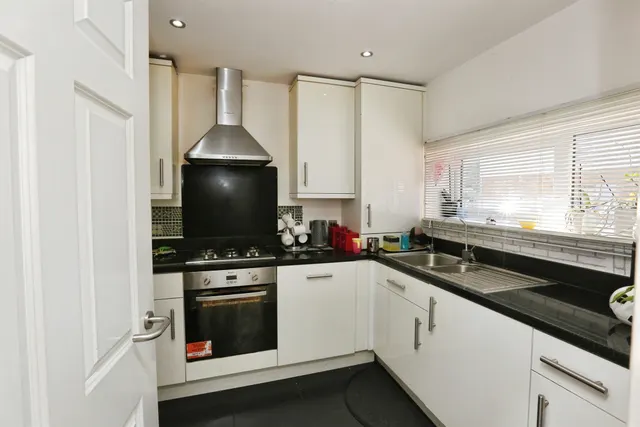 Photo 2 — Davenport Close, Gosport