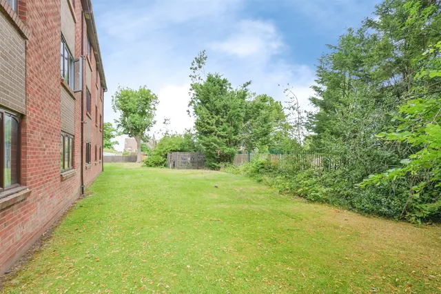 Photo 3 — Knights Close, Birmingham