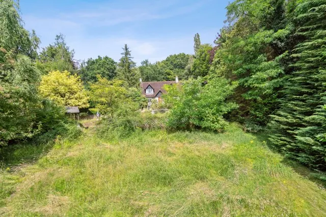 Photo 2 — Blind Lane, Bourne End SL8 5LF