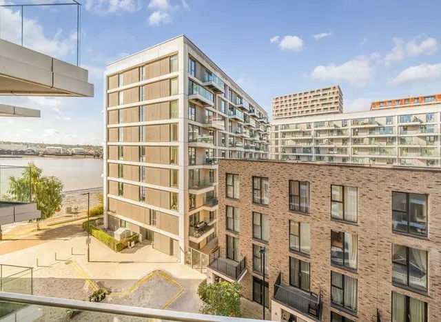 Royal Crest Avenue, Royal Wharf, E16, photo 1