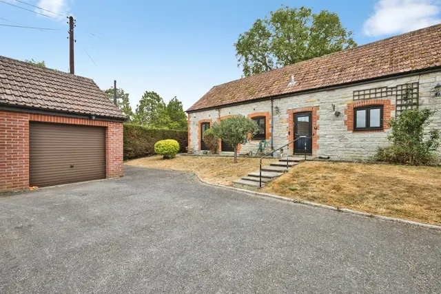 Templars Court, Long Load, TA10, photo 1