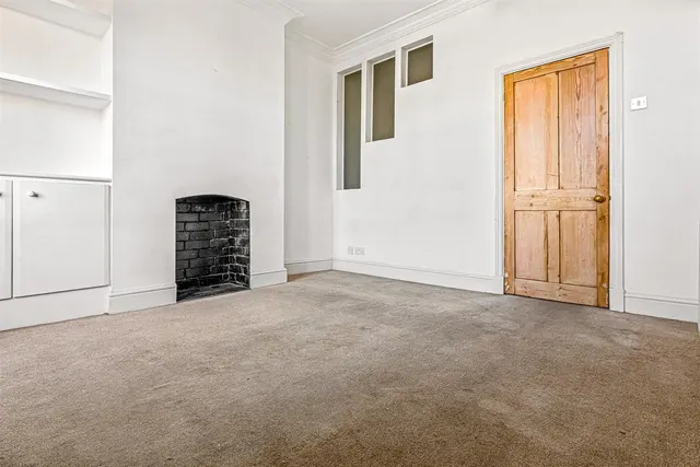 Knighton Fields Road East, Knighton Fields, LE2, photo 3