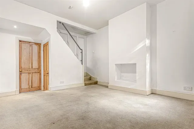 Knighton Fields Road East, Knighton Fields, LE2, photo 2