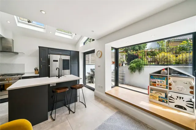 Endlesham Road, London, SW12, photo 3