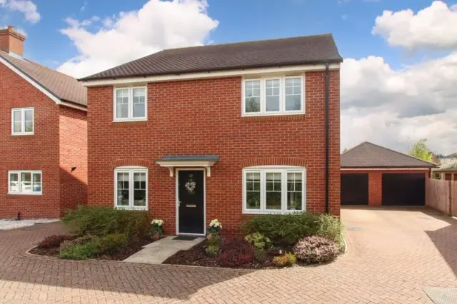 Hewgal Way, Aston Clinton, Buckinghamshire, HP22 5NP, photo 1