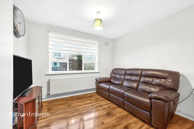 Photo 3 — Oval Road, Croydon