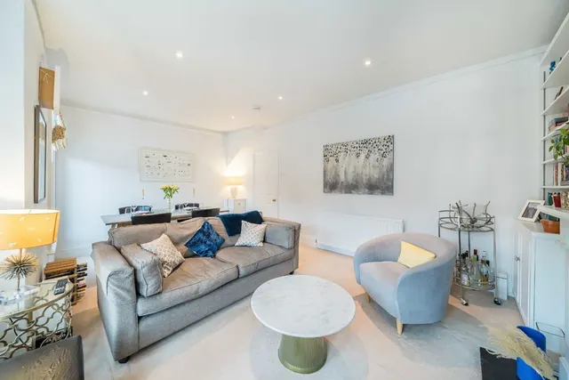 Haverhill Road, SW12, photo 2