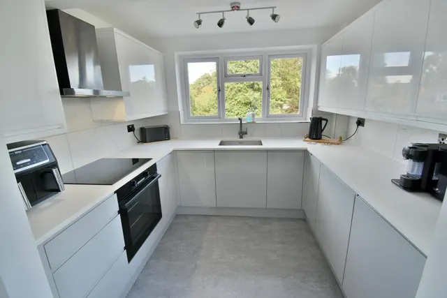 The Pines, BH22, photo 2
