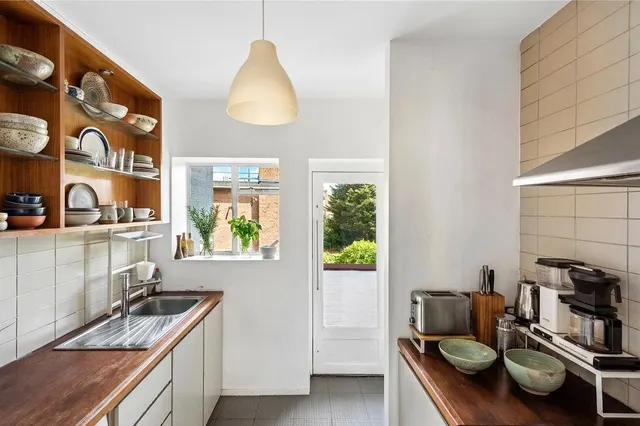 Photo 3 — Clissold Crescent, London, N16