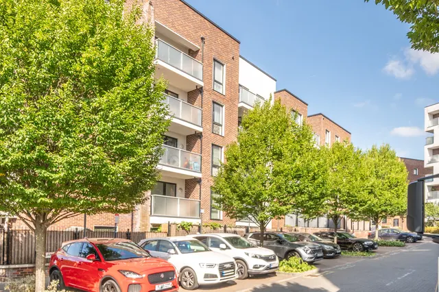 Photo 2 — 125 Fishers Way, Wembley