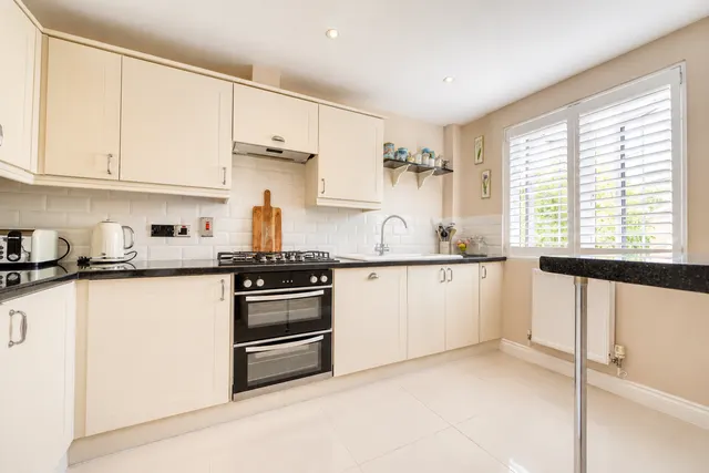 Photo 3 — Porthallow Close, Orpington, BR6 9XU