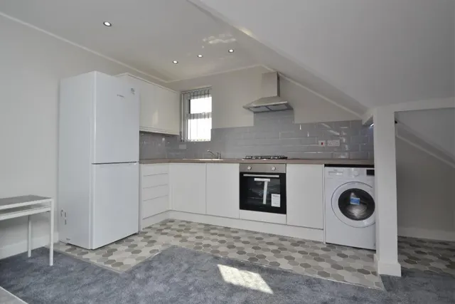 Harrogate Road, Moortown, LS17, photo 3